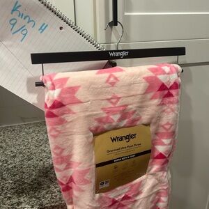Wrangler Pink and White Plush Throw new